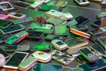 கையடக்க பேசிகளில் இருந்து தங்கத்தைப் பிரித்தெடுக்கும் பிரித்தானிய நாணய ஆலை!