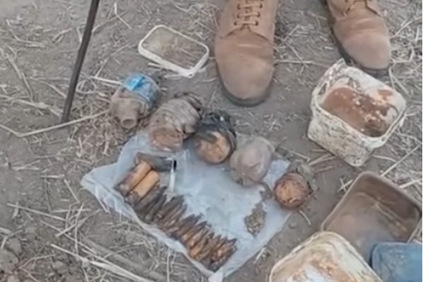 போதைப்பொருள் இரசாயனங்களுடன் கைக்குண்டுகளும் மீட்பு! | Hand Grenades Narcotic Chemicals Are Recovered