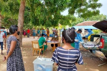 தீ மிதிப்பில் கலந்து கொண்டவர்களுக்கு தொற்றியது கொரோனா