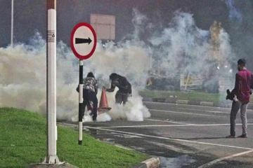 ජාත්‍යන්තරය ලංකාවට කදුළු ගෑස් තහනම් කරයි...