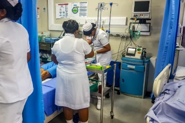 பேருந்து ஒன்று பள்ளத்தில் கவிழ்ந்து விபத்து; நபருக்கு நேர்ந்த சோகம்