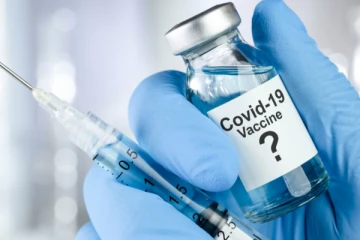 එකවර කොවිඩ් එන්නත් දෙකක් ලබා දුන් පාසල් සිසුවාට සිදු වූ දේ