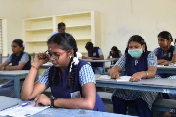 மாணவர்களுக்கு தடுப்பூசி போட்ட பிறகு பொதுத்தேர்வு