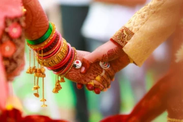 இஸ்லாமியரை திருமணம் செய்ய போகும் பாஜக தலைவர் மகள் - கொந்தளிக்கும் இந்துத்துவா அமைப்பு