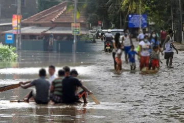 வெள்ள நீரில் விளையாடிய இளைஞனுக்கு நேர்ந்த கதி