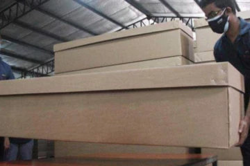 சர்வதேச மட்டத்தில் பிரபலமடைந்த இலங்கையின் கார்ட்போர்ட் சவப்பெட்டி