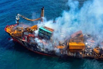 எக்ஸ்-பிரஸ் பேர்ல் கப்பல் தீ விபத்து ; உயர் நீதிமன்றம் பிறப்பித்த உத்தரவு