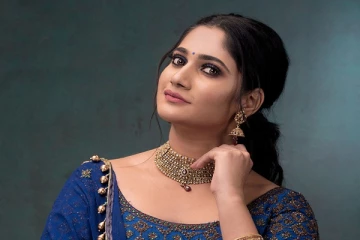 படவாய்ப்பில்லாததால் வேற ரூட்டில் களமிறங்கிய லாஸ்லியா!