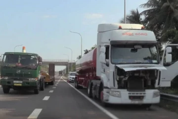 ඉන්ධන බවුසරයකට පිරවුම්හලකින් ඉන්ධන ලබාදීම ප්‍රතික්ෂේප කළ බවට චෝදනාවක්