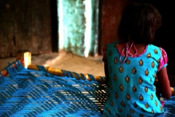 15 வயது சிறுமிக்கு ஏற்பட்ட நிலை -மருத்துவமனையில் அனுமதி