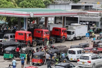 ඉන්ධන පිරවුම්හල් 400 ක් වැසේ.