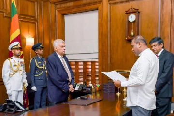 ரணில் முன்னிலையில் இன்று மற்றுமொரு இராஜாங்க அமைச்சர் சத்தியப்பிரமாணம் (Photos)