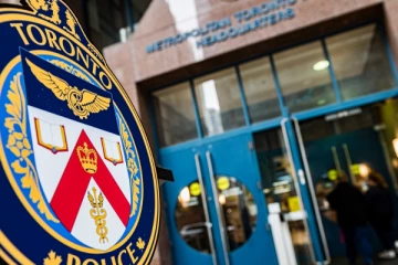 கனடாவில் டொரன்டோ போலீஸ் தலைமையகத்தில் இயங்கி வந்த மதுபான சாலை மூடப்படுகின்றது