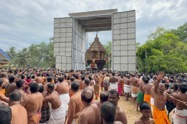 கிழக்கிலங்கையின் புகழ்பூத்த மட்டக்களப்பு ஸ்ரீமாமாங்கேஸ்வரர் தேர்; கடலென குவிந்த பக்தர்கள் | Historical Batticaloa Mangeswarar Chariot Devotees