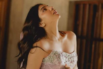 கிளாமர் லுக்கில் அசத்தும் நடிகை மடோனா செபாஸ்டியன்!! ரீசெண்ட் போட்டோஷூட் கிளிக்ஸ்...