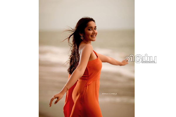 கவர்ச்சியில் அடுத்த லெவலுக்கு சென்ற அனிகா!.. இதுவரை இல்லாத கிளாமர் லுக் | Anikha Surendran Latest Photoshoot