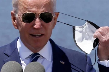 இயல்பு நிலைக்கு திரும்புகிறது அமெரிக்கா...முகக்கவசம் இல்லாமல் வந்த அதிபர் ஜோ பைடன்