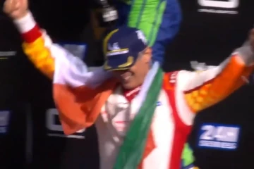 ரேஸில் ஜெயித்தபின் கொண்டாடிய அஜித்.. முழு வீடியோ