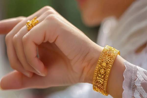 நீங்க வாங்கும் தங்கம் சுத்தமான தங்கமா? வீட்லேயே எளிமையா கண்டுபிடிக்க சில வழிகள் | How To Check Gold Is Real Or Fake Know Purity நீங்க வாங்கும் தங்கம் சுத்தமான தங்கமா? வீட்லேயே எளிமையா கண்டுபிடிக்க சில வழிகள் | How To Check Gold Is Real Or Fake Know Purity