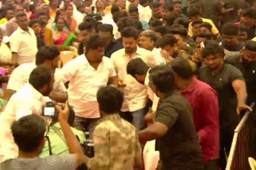 நடிகர் விஜயை ஓட விட்ட ரசிகர்கள் - என்னாச்சு தெரியுமா?