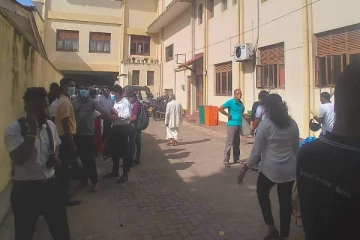 மாத்தறை பிரதேச செயலக ஊழியர்கள்: அடையாள வேலைநிறுத்த போராட்டம் (Photos)