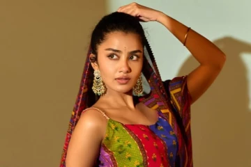 கண்கவரும் அழகில் நடிகை அனுபமா பரமேஸ்வரன்.. லேட்டஸ்ட் போட்டோஷூட்