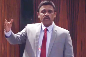 சாரதியின்றி பயணித்த லொறி ; தெய்வாதீனமாக தப்பிய எம்.பி