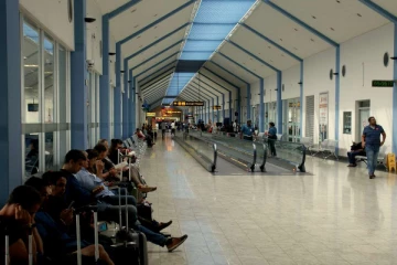 ஏழு இலட்சம் இலங்கையர்கள் நாட்டை விட்டு வெளியேற்றம் !