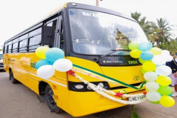 கிளிநொச்சி மத்திய கல்லூரிக்கு அன்பளிப்பாக பஸ் வழங்கிய சஜித்!