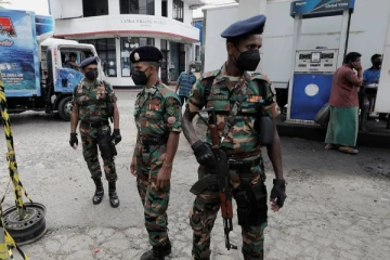 ඉන්ධන පිරවුම්හලකදී හමුදා සෙබළකුට පහර දුන් පුද්ගලයාට සිදු වු දේ