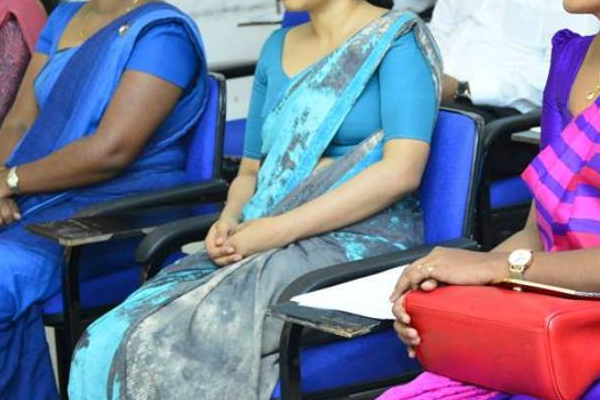 பாடசாலையில் சக ஆசிரியையிடம் கைவரிசையை காட்டிய மற்றொரு ஆசிரியை! | Teacher Stole A Fellow Teacher Thali Kodi Puttlam