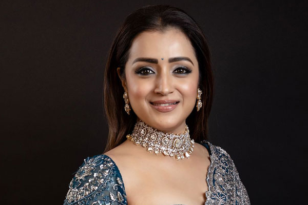 பையா படத்தில் முதன் முதலில் நடிக்கவிருந்த இரண்டு முன்னணி நடிகைகள்.. சம்பளத்தால் மிஸ் ஆன சூப்பர்ஹிட் படம் | First Choice Heroine For Paiyaa Movie