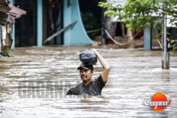 ගංවතුර ආපදා තත්වයෙන් පුද්ගලයන් 14ක් ජීවිතක්ෂයට