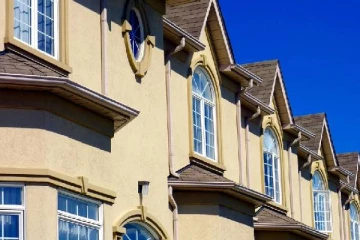 குறைந்த மற்றும் அதிக சொத்து வரி விகிதங்களைக் கொண்ட ஒன்ராறியோ நகரங்கள்