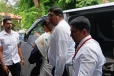 උණුසුම මැද අත්අඩංගුවට ගත් රවී කරුණානායක සුළු මොහොතකට පෙර අධිකරණයට රැගෙන එයි
