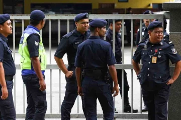 மலேசியாவில் மோசடியில் ஈடுபட்ட இலங்கை குடும்பம் கைது