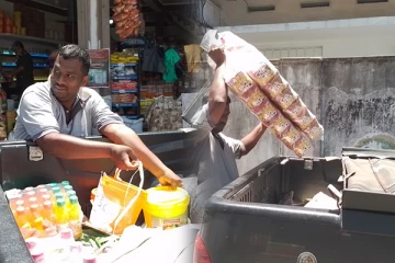 சாய்ந்தமருததில் திடீர் சோதனை :பாவனைக்கு உதவாத உணவுகள் அழிப்பு