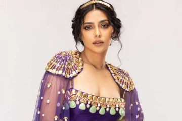 பொன்னியின் செல்வன் படநடிகை பூங்குழலியா இது!! ஐஸ்வர்யா லட்சுமியின் நியூ லுக்..