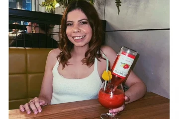 பெண் ஒருவரின் தலைமுடியை கழுவும் அவுஸ்திரேலிய பிரதமர்! அதிகம் பகிரப்படும் காணொளி காட்சி!