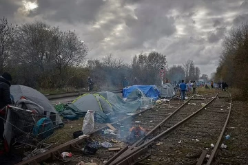 புலம்பெயர்வோர் தலையில் துப்பாக்கியை வைத்து கட்டாயப்படுத்தி படகில் ஏற்றும் கடத்தல்காரர்கள்: புலம்பெயர்ந்தோர் ஒருவரின் அனுபவம்