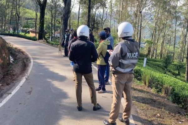 பேருந்துடன் மோதி மோட்டார் சைக்கிள் விபத்து; முகாமையாளர் படுகாயம் | Nanuoya Motorcycle Collides Bus Seriously Injured பேருந்துடன் மோதி மோட்டார் சைக்கிள் விபத்து; முகாமையாளர் படுகாயம் | Nanuoya Motorcycle Collides Bus Seriously Injured