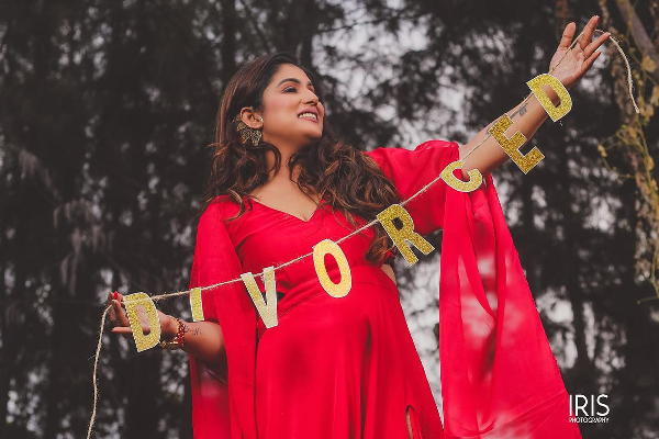 இந்த நடிகையின் கணவரை கண்டுபிடிச்சு கொடுங்க.. களத்தில் இறங்கிய ஆண்கள் சங்கம் | Male Association Against Shalini Divorce Photo