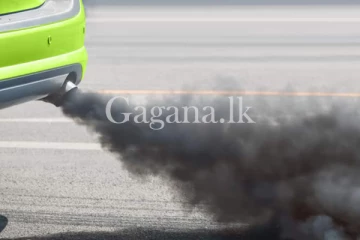 කළු දුම පිට කරන වාහන වලට වැඩ වරදී. - පැමිණිලි කිරීමට දුරකථන අංකයක්.