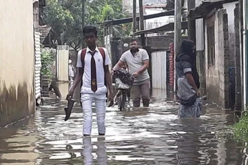 வெள்ளத்தில் தவிக்கும் நீர்கொழும்பு மக்கள்