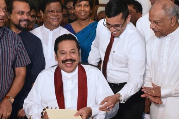 அரசாங்கத்திற்கு நெருக்கடி கொடுத்த பங்காளிக் கட்சிக்களை மகிழ்ச்சிப்படுத்திய மகிந்த!