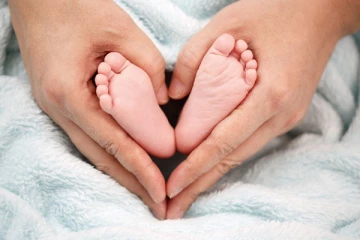 ஓடும் பேருந்தில் வலியால் துடித்த கர்ப்பிணி ; பிரசவம் பார்த்த நடத்துனர்!