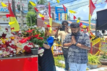 நல்லூரில் தியாக தீபம் திலீபனின் நினைவிடத்தில் தென்னிந்திய பிரபல இசையமைப்பாளர் அஞ்சலி (படங்கள்)