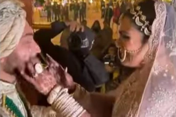 தேவதையாய் தோன்றிய மணப்பெண்... தேம்பி அழுத மாப்பிள்ளை! நெகிழ வைத்த வீடியோ