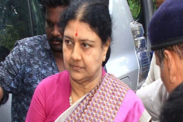 சசிகலாவின் 15 கோடி ரூபாய் சொத்துகள் முடக்கம்; வருமான வரித்துறை அதிரடி