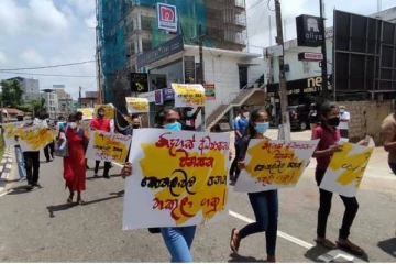 ஆசிரியர்களின் போராட்டத்தை நிறுத்திய கொரோனா